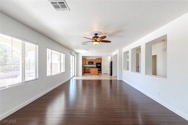 Building Photo - 2553 Chateau Clermont St