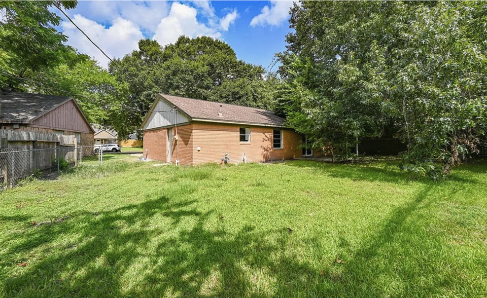 Building Photo - 1507 Bayou Dr