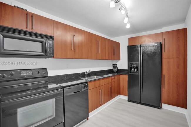 Building Photo - 3000 S Ocean Dr