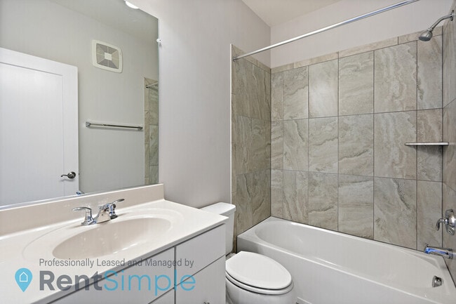 Building Photo - 44798 Tiverton Sq