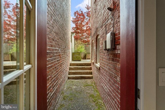 Building Photo - 1311 East Capitol St SE