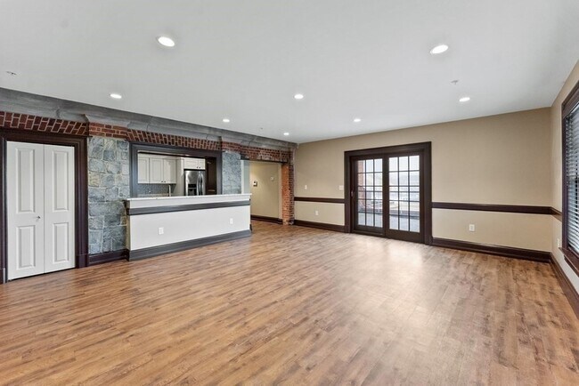 Building Photo - 6 Main St Ext