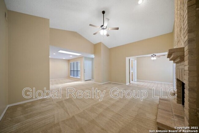 Building Photo - 118 Golden Way