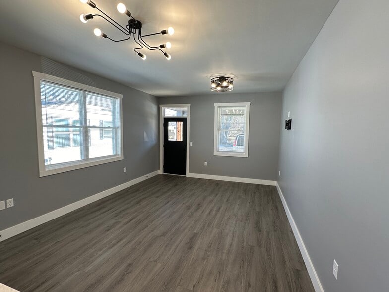 Building Photo - 1102 S Malott St