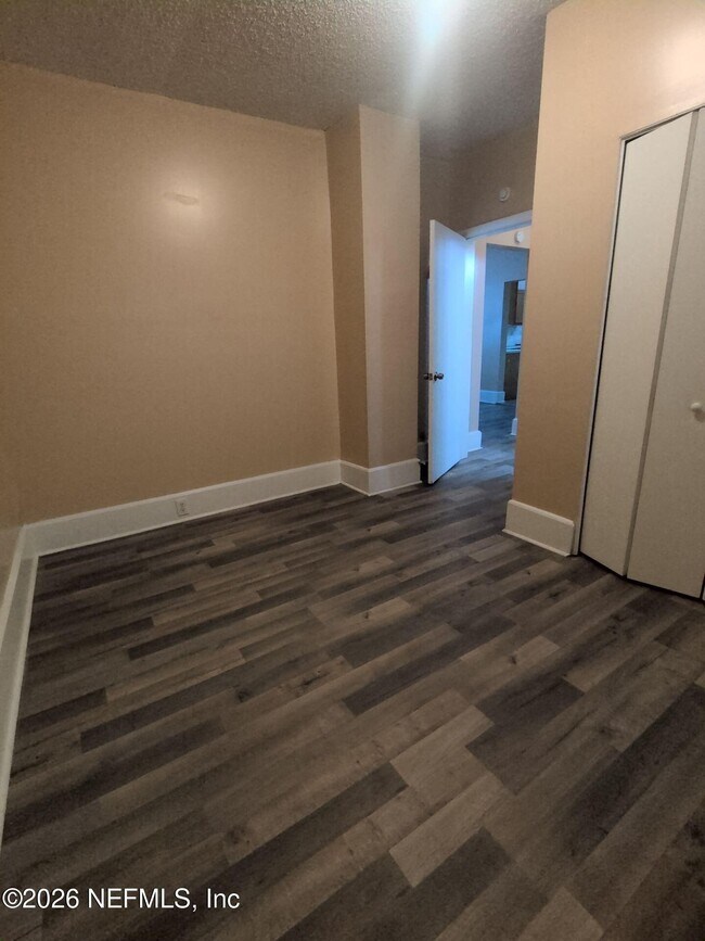 Building Photo - 1319 Steele St