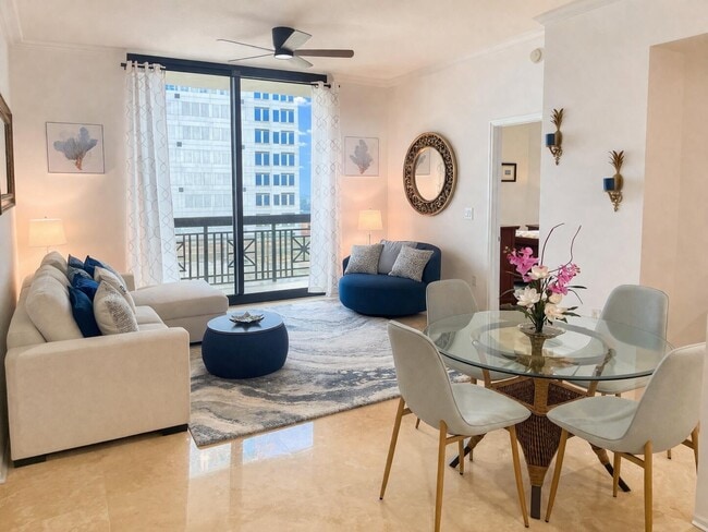 Building Photo - 801 S Olive Ave