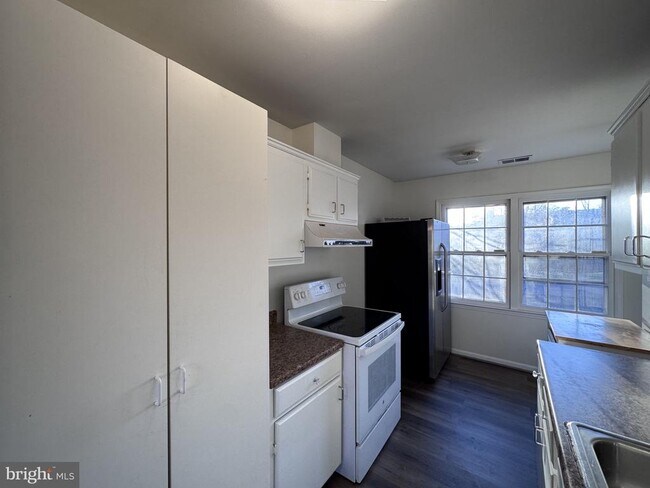 Building Photo - 12335 Woodlawn Ct