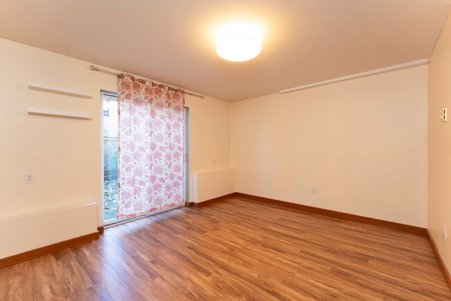 Building Photo - 3606 22nd Ave W