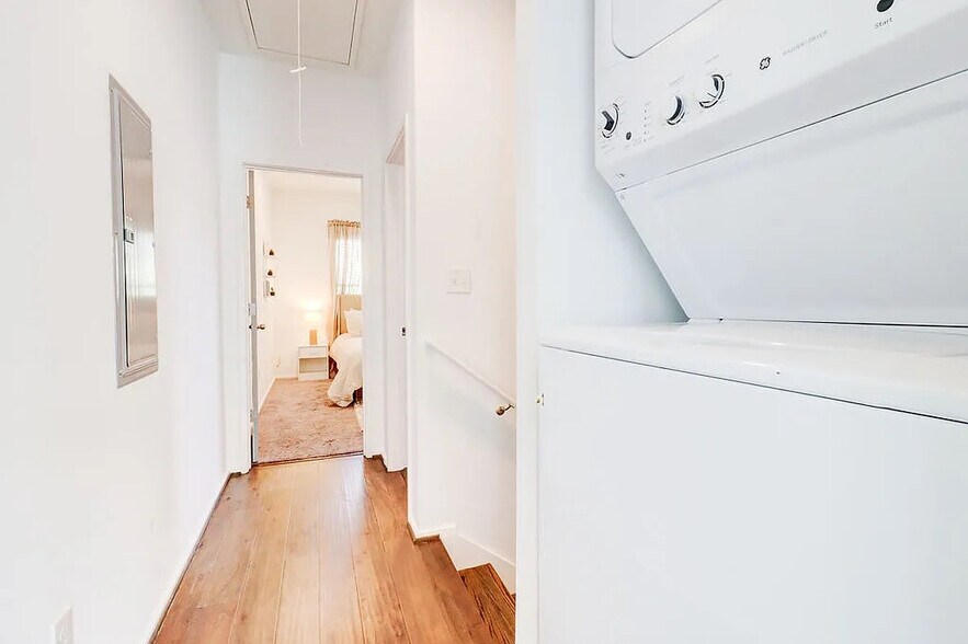 Building Photo - Room in Single Family Home on Bowen Ave SE