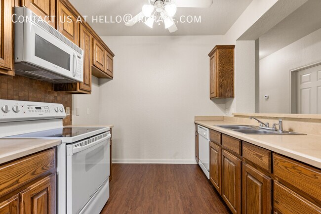 Building Photo - 2100 Breezy Dr