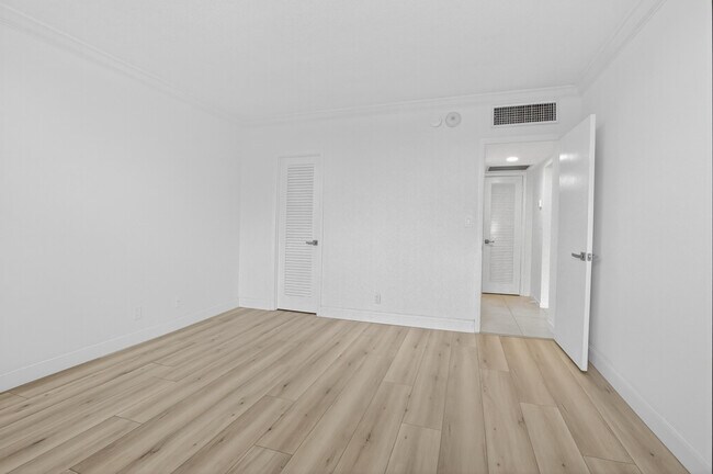 Building Photo - 2851 S Ocean Blvd