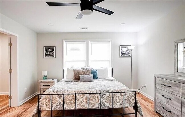 Building Photo - Elegant 3 BD 2.5 BA Home Offering Luxury Living in the Heart of Atlanta