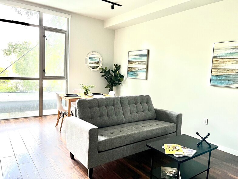 Building Photo - 889 Date St