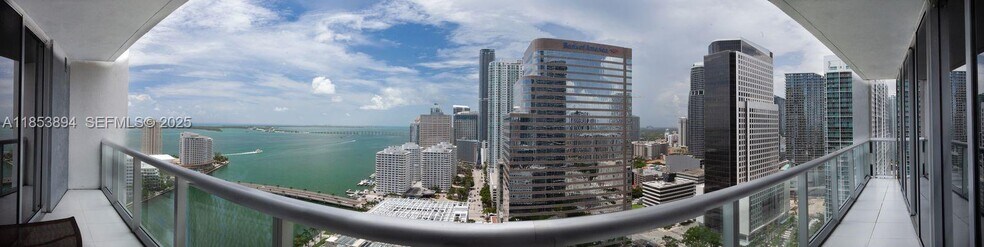 Building Photo - 495 Brickell