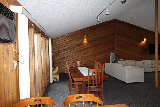 Building Photo - 7878 N Wilding Dr