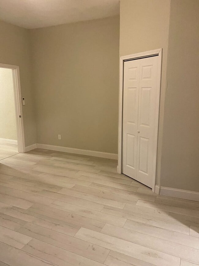 Building Photo - CHARMING 2 BEDROOM 1 BATH APARTMENT HOME - $500 OFF FIRST MONTH RENT!