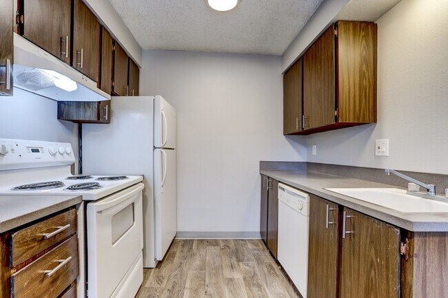 Building Photo - Look no Further, Tyee offers a SUPER 2bed/1bath! Call now for details and a showing!