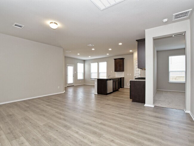 Building Photo - 5 BR + Office /2.5 BA - 2637 SF - Cloverleaf in SOUTH AUSTIN!
