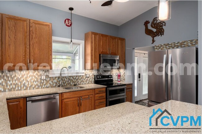 Building Photo - 7425 Hickory Ln