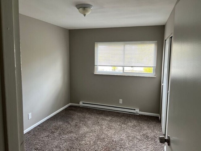 Building Photo - 2828 Westknolls Ln