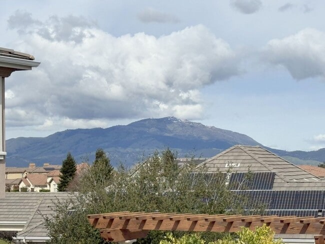 Building Photo - Luxurious & Sought After Home In The Bucolic Hills Of Gated Norris Canyon Estates !