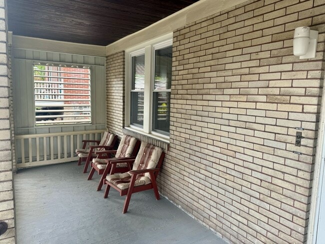 Building Photo - 931 Baldwin St