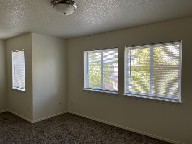 Building Photo - 1809 NE 90th Cir