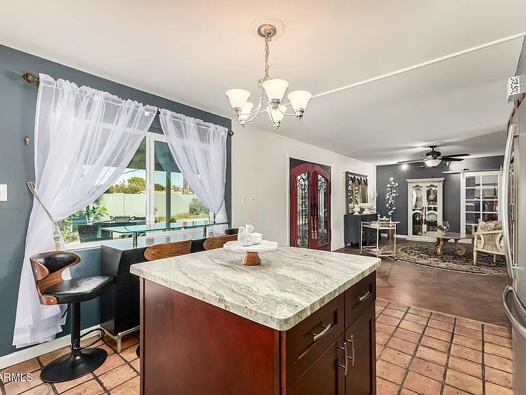 Building Photo - 2302 W Berridge Ln