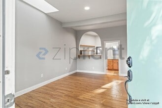 Building Photo - Unit A