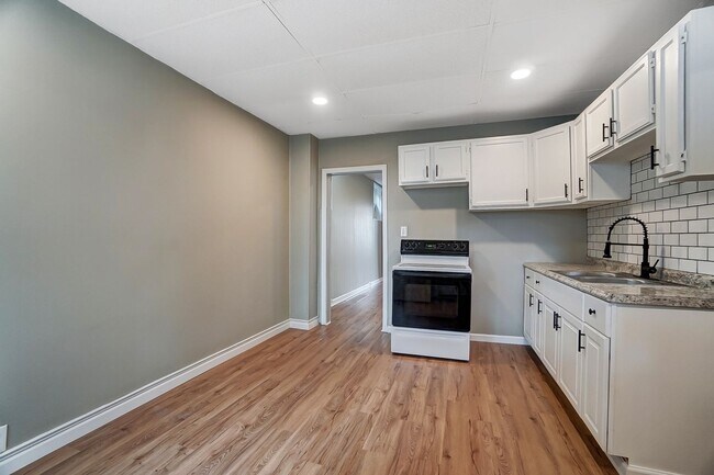 Building Photo - 904 Walnut St