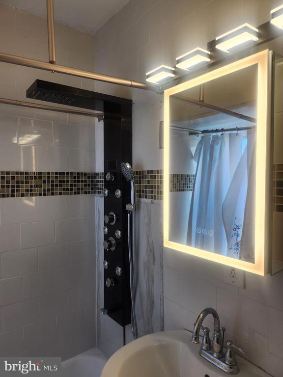 Building Photo - 6709 N 6th St