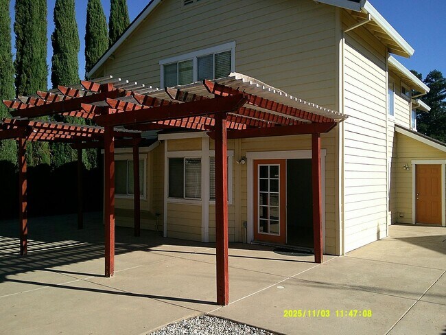 Building Photo - 4 bedroom in Dixon with spacious back yard