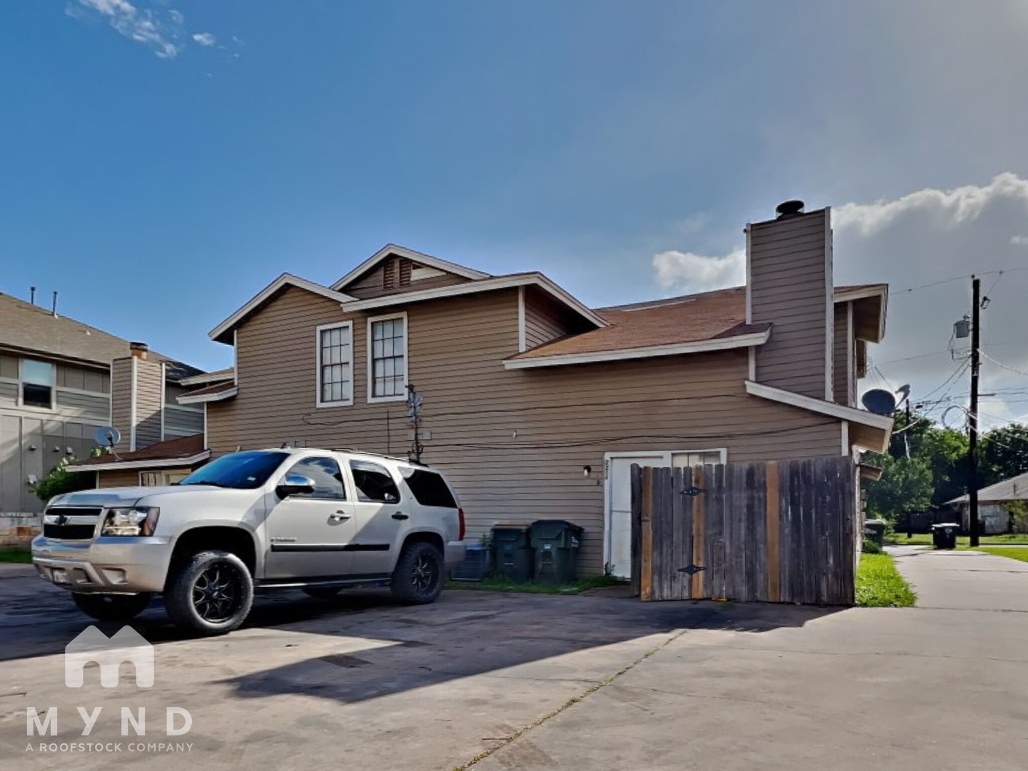 Building Photo - 2214 Creekside Ln