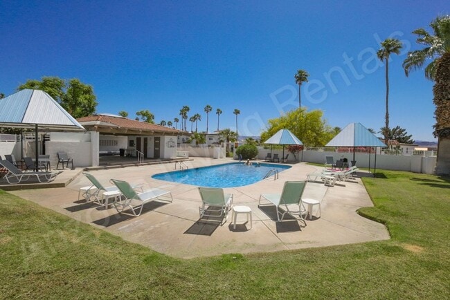 Building Photo - 1719 Los Lagos Dr