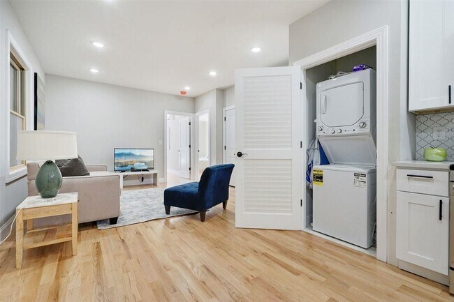 Building Photo - 346 Communipaw Ave