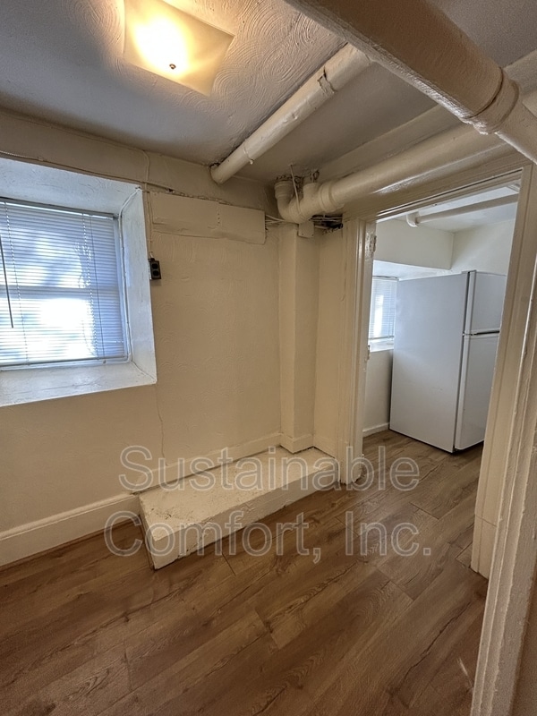 Building Photo - 827 Pleasant St