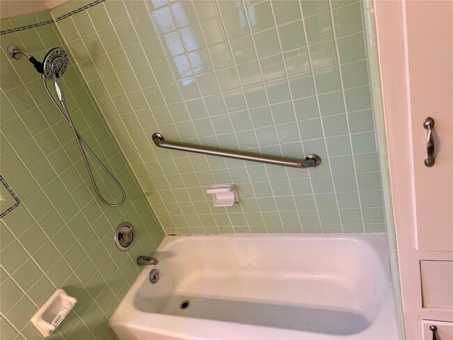 Building Photo - 8601 Karling Dr