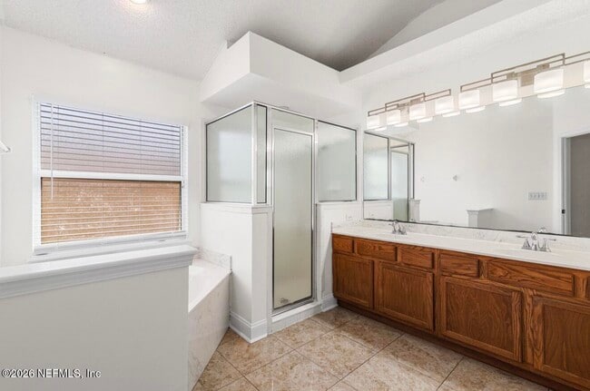 Building Photo - 2471 Coachman Lakes Dr