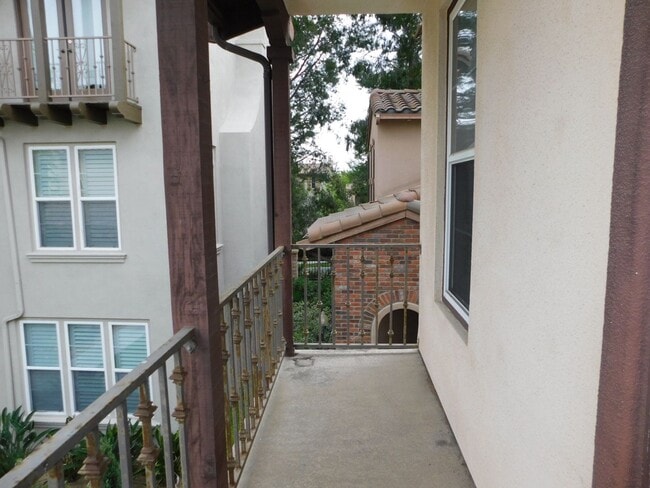 Building Photo - Exceptional 3 bed, 3.5 bath home in Irvine.