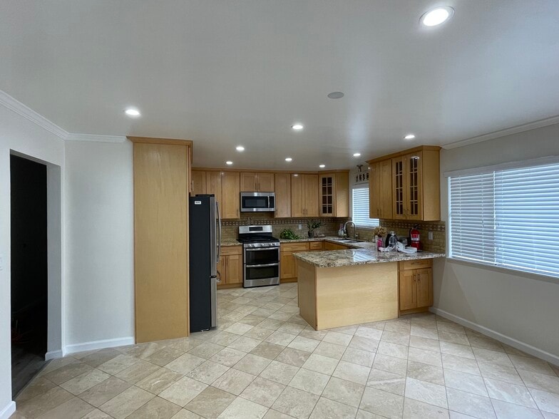 Dining Room - 6147 Seminary Ave