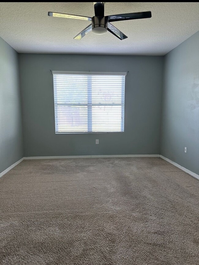 Building Photo - 1519 Diamond Loop Dr