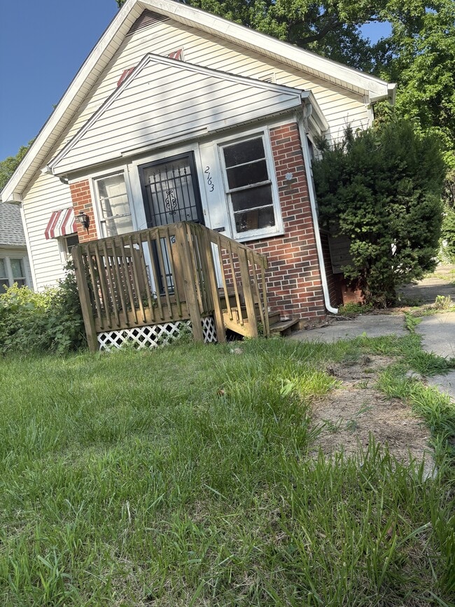 Primary Photo - 2163 S 17th St