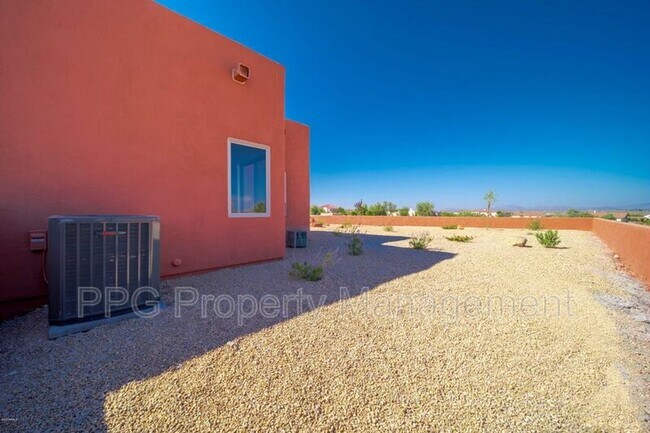 Building Photo - 335 Latigo Way