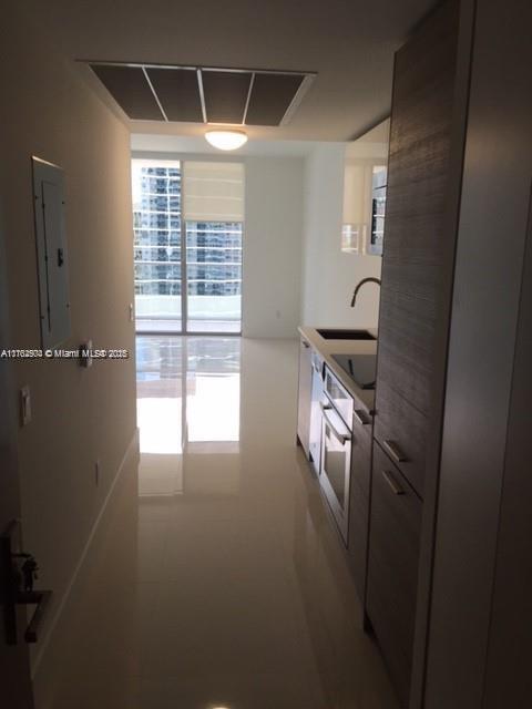 Building Photo - 1300 Brickell Bay Dr