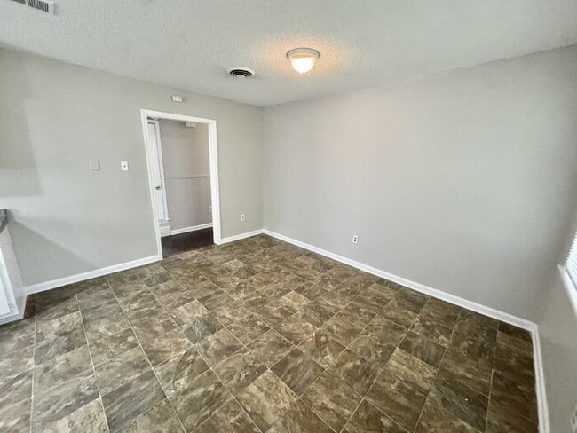 Building Photo - 4540 Spring Valley Dr