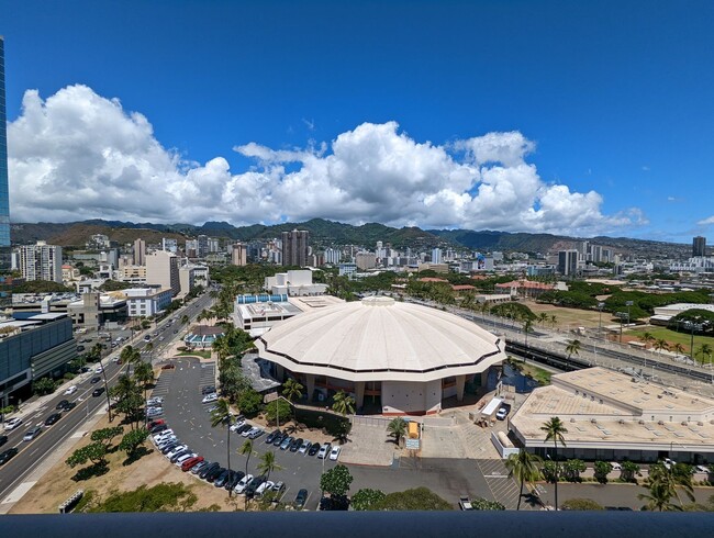 Building Photo - 909 Kapiolani Blvd