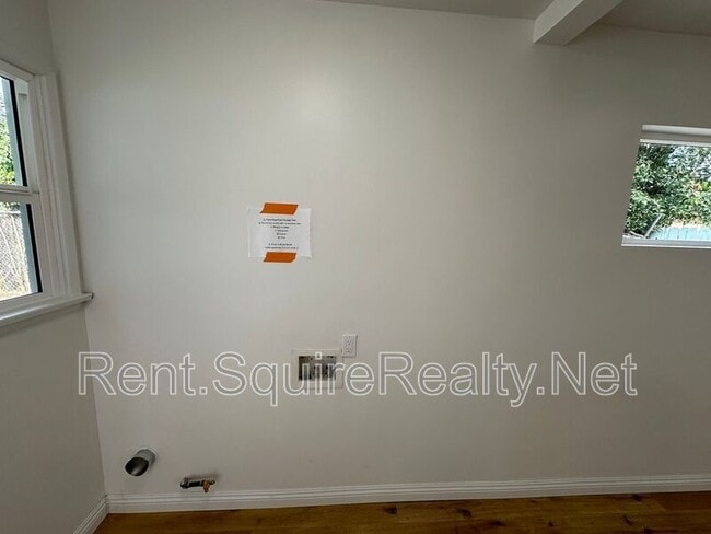 Building Photo - 747 E Benbow St