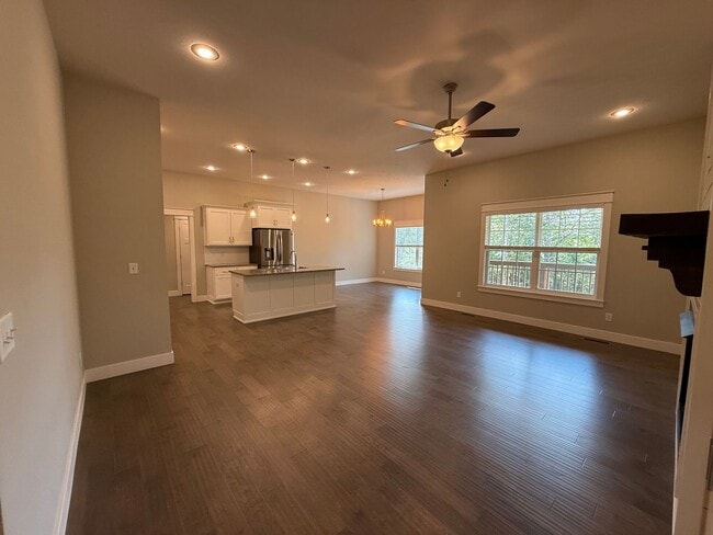 Building Photo - ****MOVE-IN SPECIAL**** Gorgeous 4Bedroom ...