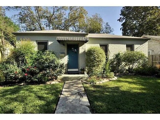 Building Photo - 3701 Hollywood Ave