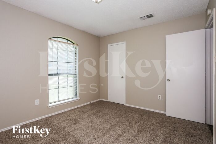 Building Photo - 601 Betsy Ross Dr